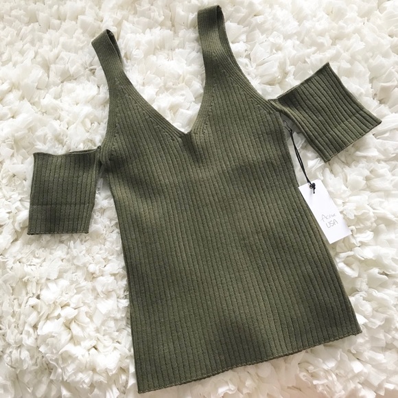 NWT Green Cold Shoulder Sweater Top - Picture 2 of 5